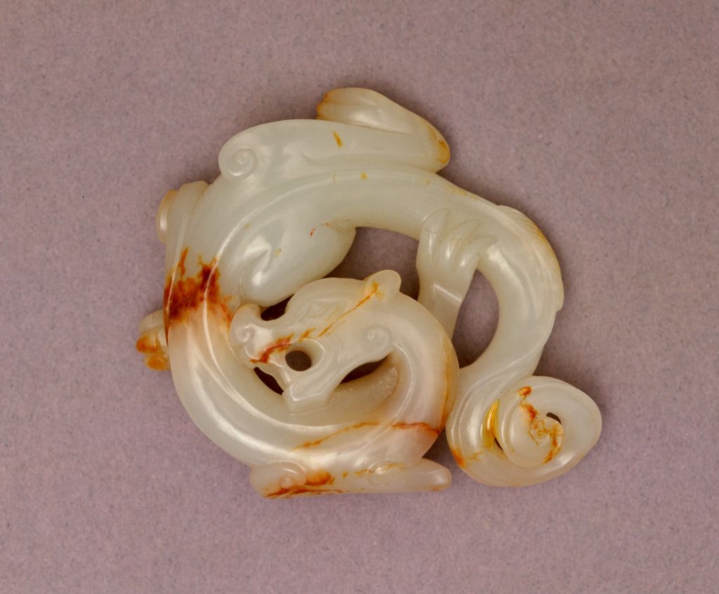 图片[1]-White jade carved dragon pendant-China Archive